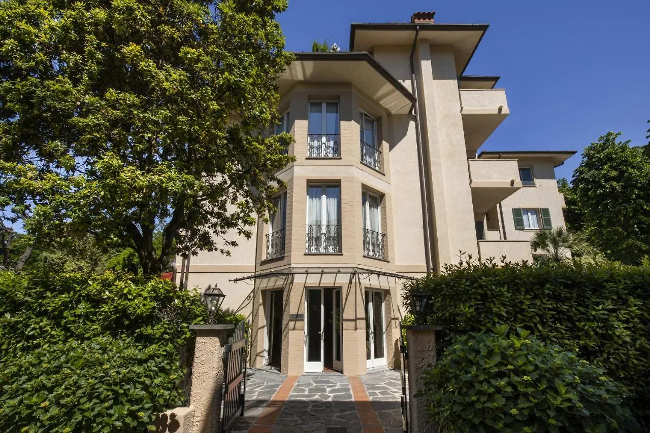 Hotel Franceschi Forte dei Marmi 4*,  İtalya