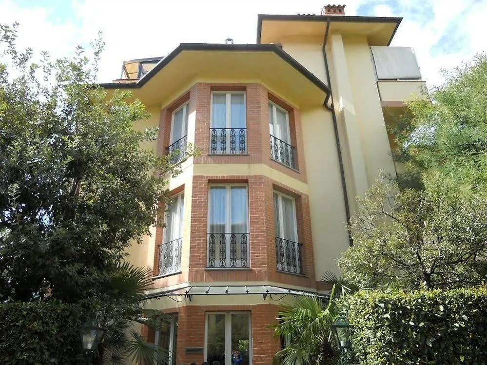 Hotel Franceschi Forte dei Marmi İtalya