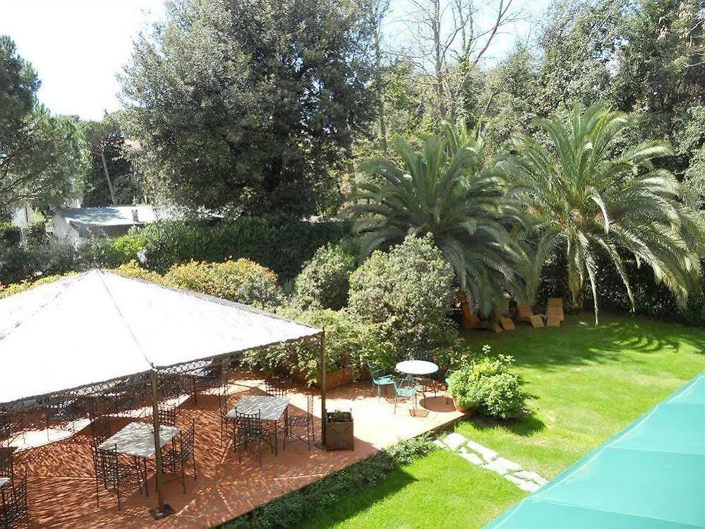Hotel Franceschi Forte dei Marmi 4*,  İtalya